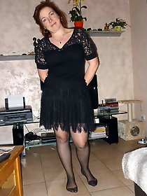 Posh mature tarts are posing fully undressed