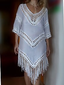 Selena039s posing in white