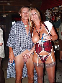 Ultra-sexy gilf is seducing like a pro