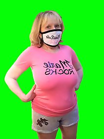 Aged gilfs are posing totally naked