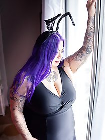 Enchanting older slut having slippery hole