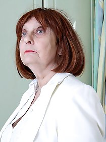 Naughty british mature lady getting wet on her bed