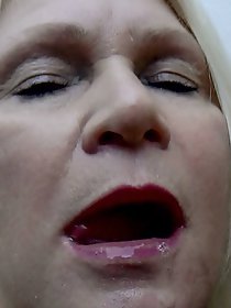Shapely older hellcat gets her hole fucked