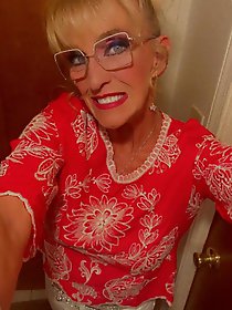 Lass is spreading her pussy lips on picture