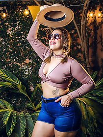 Chubby mature hellcat is fingering her restless hole