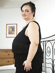 Huge breasted mature bbw playing alone