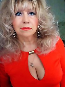 Exciting gilfs are giving him what he wants