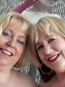 Trisha and Lexie Cummings engage in a quartet