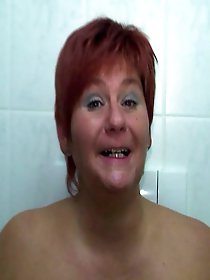 Sexy-shaped mature gilf is spreading pussy